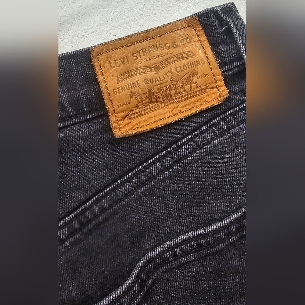 Levis Premium Women's Denim Big E Black Button Fly Ribcage Shorts Size 31 - Picture 3 of 15